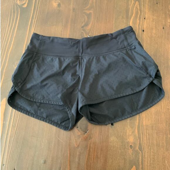 Lululemon Speed Short (Perforated 2.5") size 4 - Picture 6 of 8